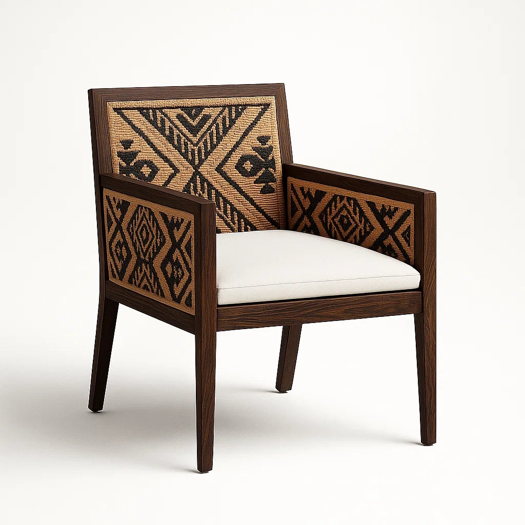 Poltrona in Legno con Schienale in Rattan Intrecciato e Sedile Bianco
