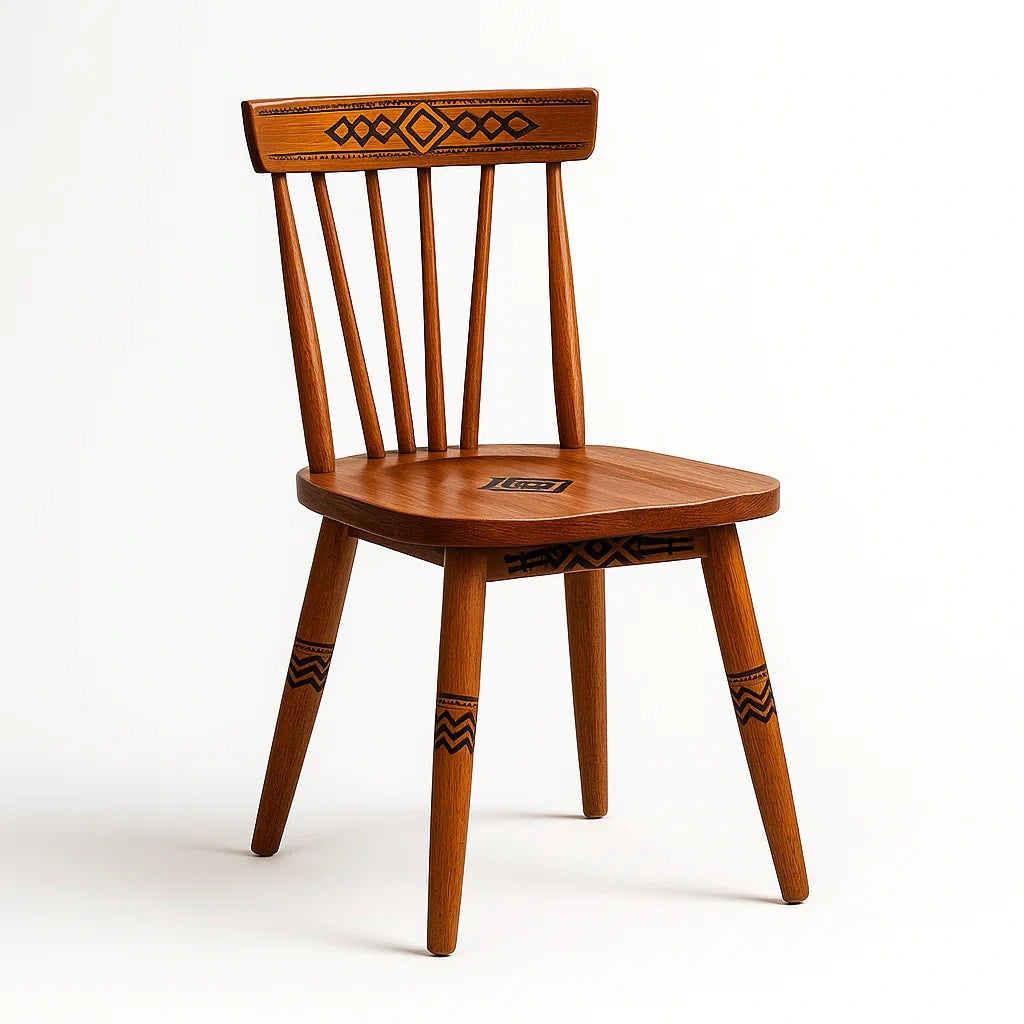 Sedia in Legno con Intarsi Geometrici